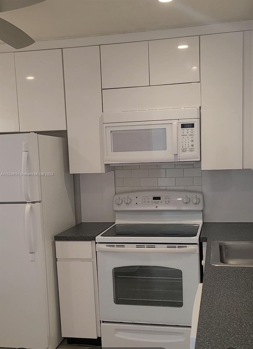 873 NE 195th St 307, Miami, Florida 33179, 1 Bedroom Bedrooms, ,1 BathroomBathrooms,Residential,For Sale,873 NE 195th St 307,A11524631