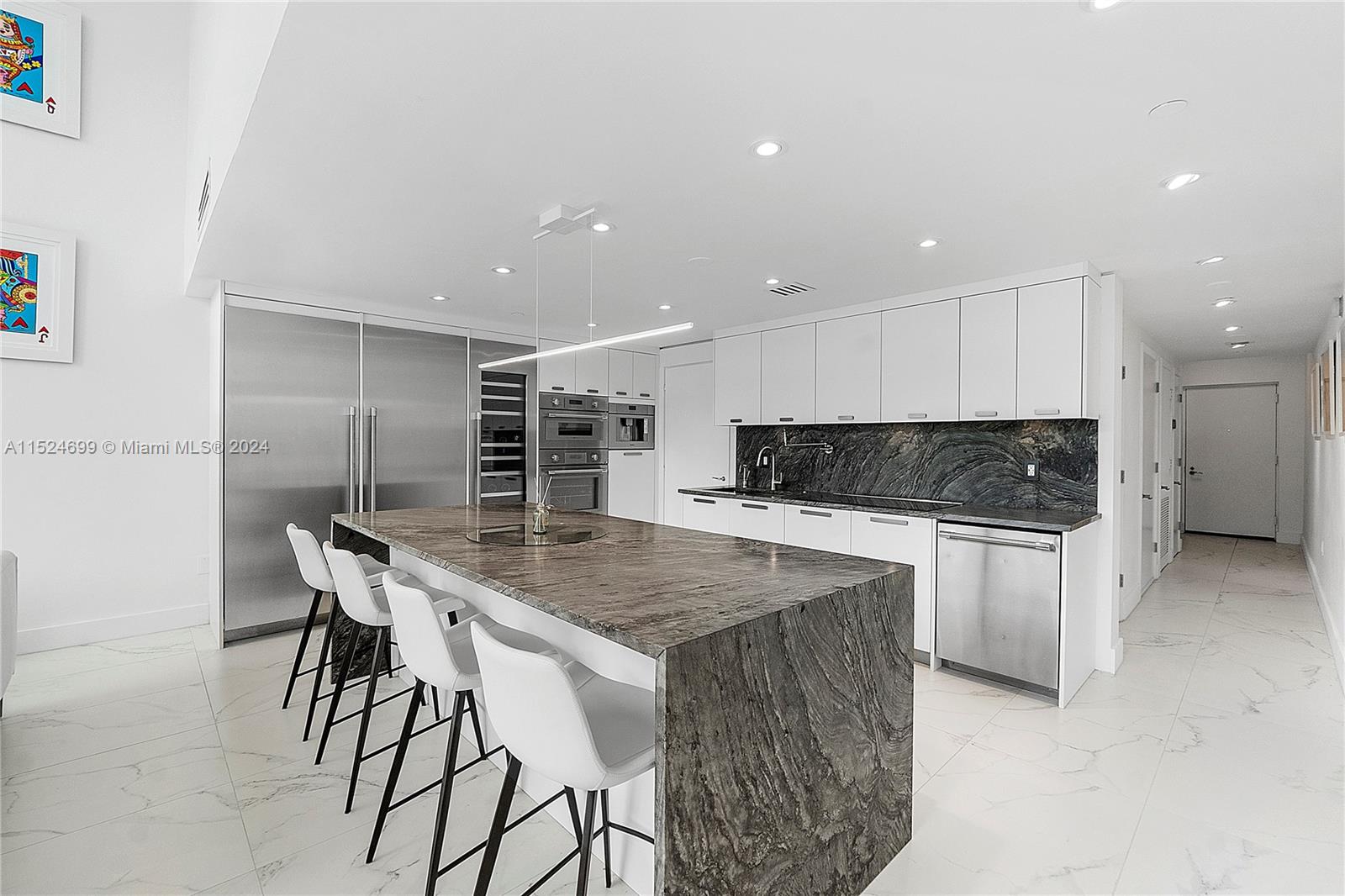 6000 Collins Ave 510, Miami Beach, Florida 33140, 1 Bedroom Bedrooms, ,1 BathroomBathrooms,Residential,For Sale,6000 Collins Ave 510,A11524699