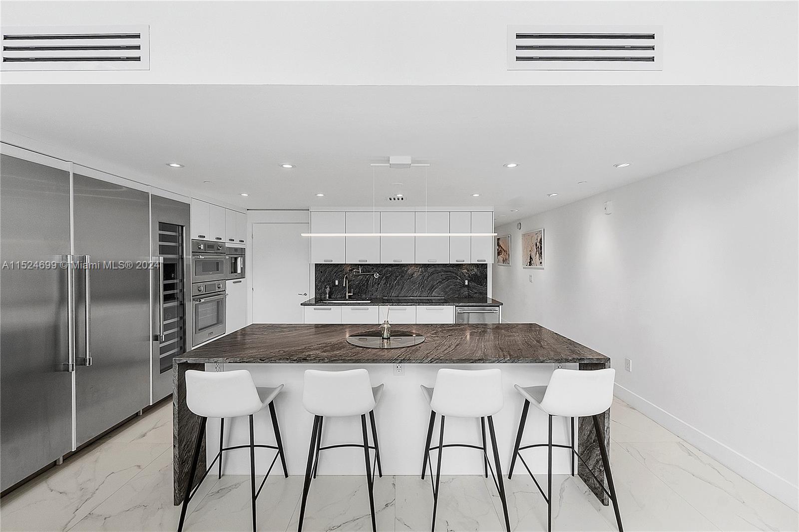 6000 Collins Ave 510, Miami Beach, Florida 33140, 1 Bedroom Bedrooms, ,1 BathroomBathrooms,Residential,For Sale,6000 Collins Ave 510,A11524699