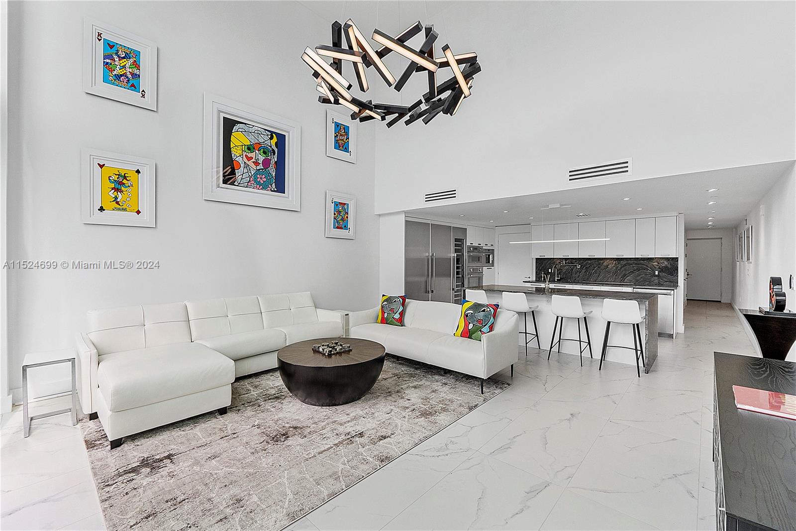 6000 Collins Ave 510, Miami Beach, Florida 33140, 1 Bedroom Bedrooms, ,1 BathroomBathrooms,Residential,For Sale,6000 Collins Ave 510,A11524699