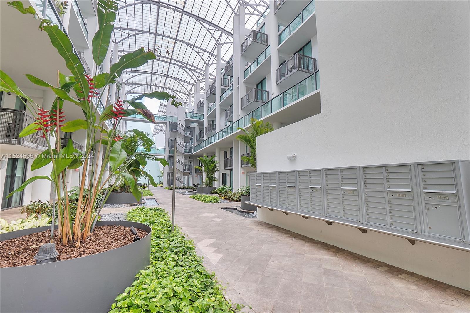 6000 Collins Ave 510, Miami Beach, Florida 33140, 1 Bedroom Bedrooms, ,1 BathroomBathrooms,Residential,For Sale,6000 Collins Ave 510,A11524699