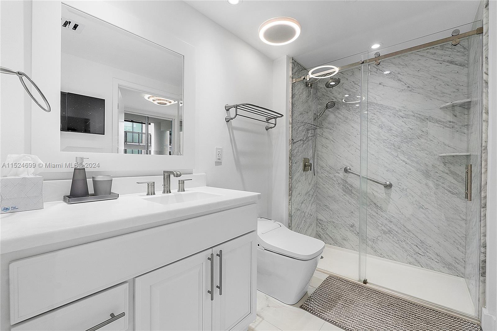 6000 Collins Ave 510, Miami Beach, Florida 33140, 1 Bedroom Bedrooms, ,1 BathroomBathrooms,Residential,For Sale,6000 Collins Ave 510,A11524699