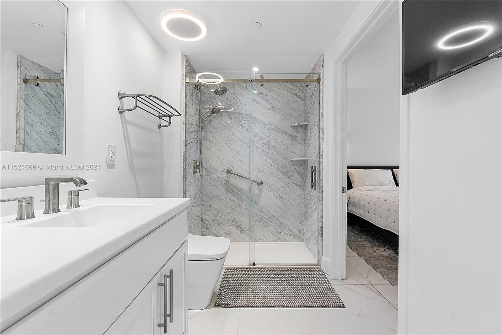 6000 Collins Ave 510, Miami Beach, Florida 33140, 1 Bedroom Bedrooms, ,1 BathroomBathrooms,Residential,For Sale,6000 Collins Ave 510,A11524699