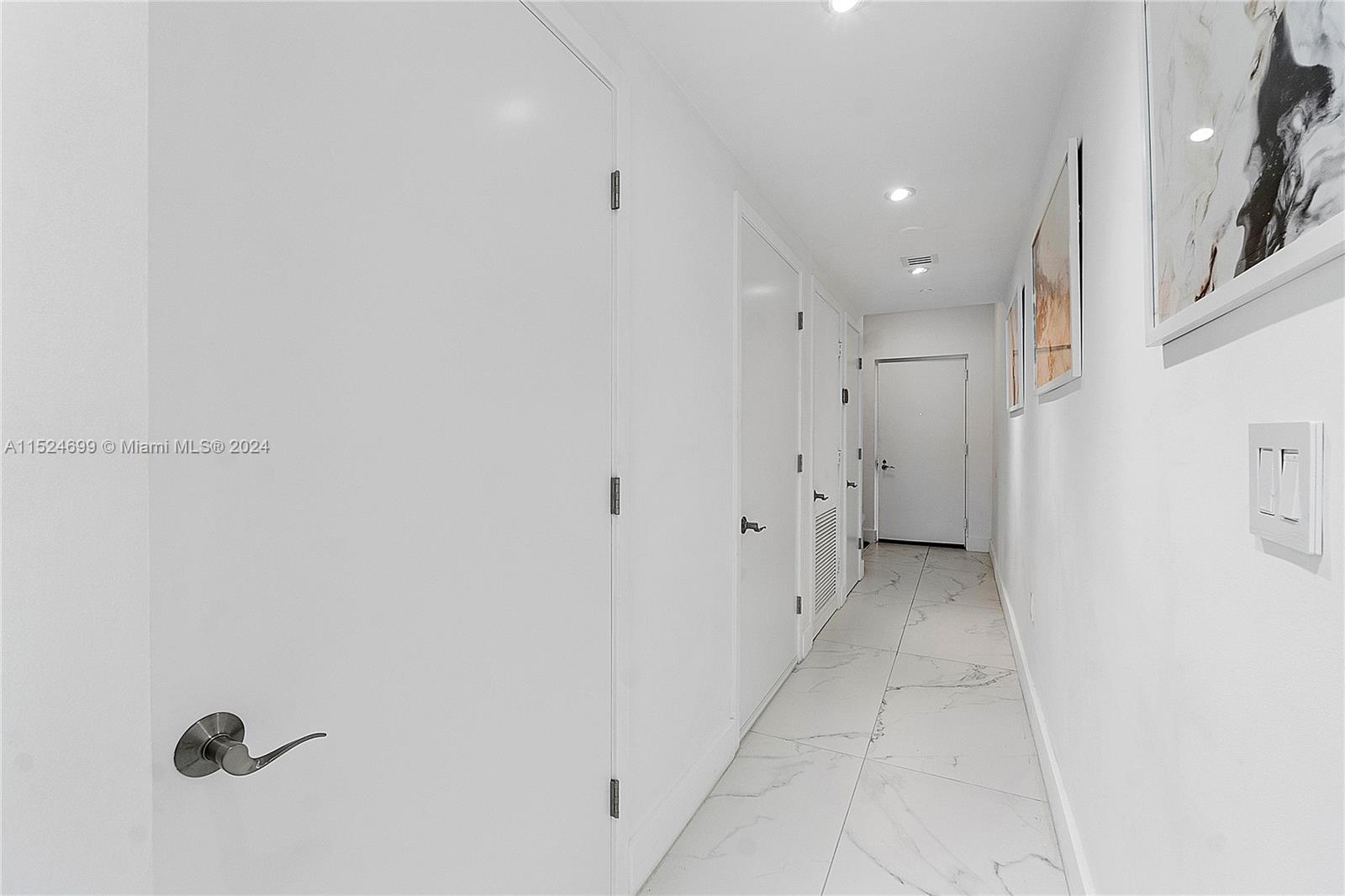 6000 Collins Ave 510, Miami Beach, Florida 33140, 1 Bedroom Bedrooms, ,1 BathroomBathrooms,Residential,For Sale,6000 Collins Ave 510,A11524699