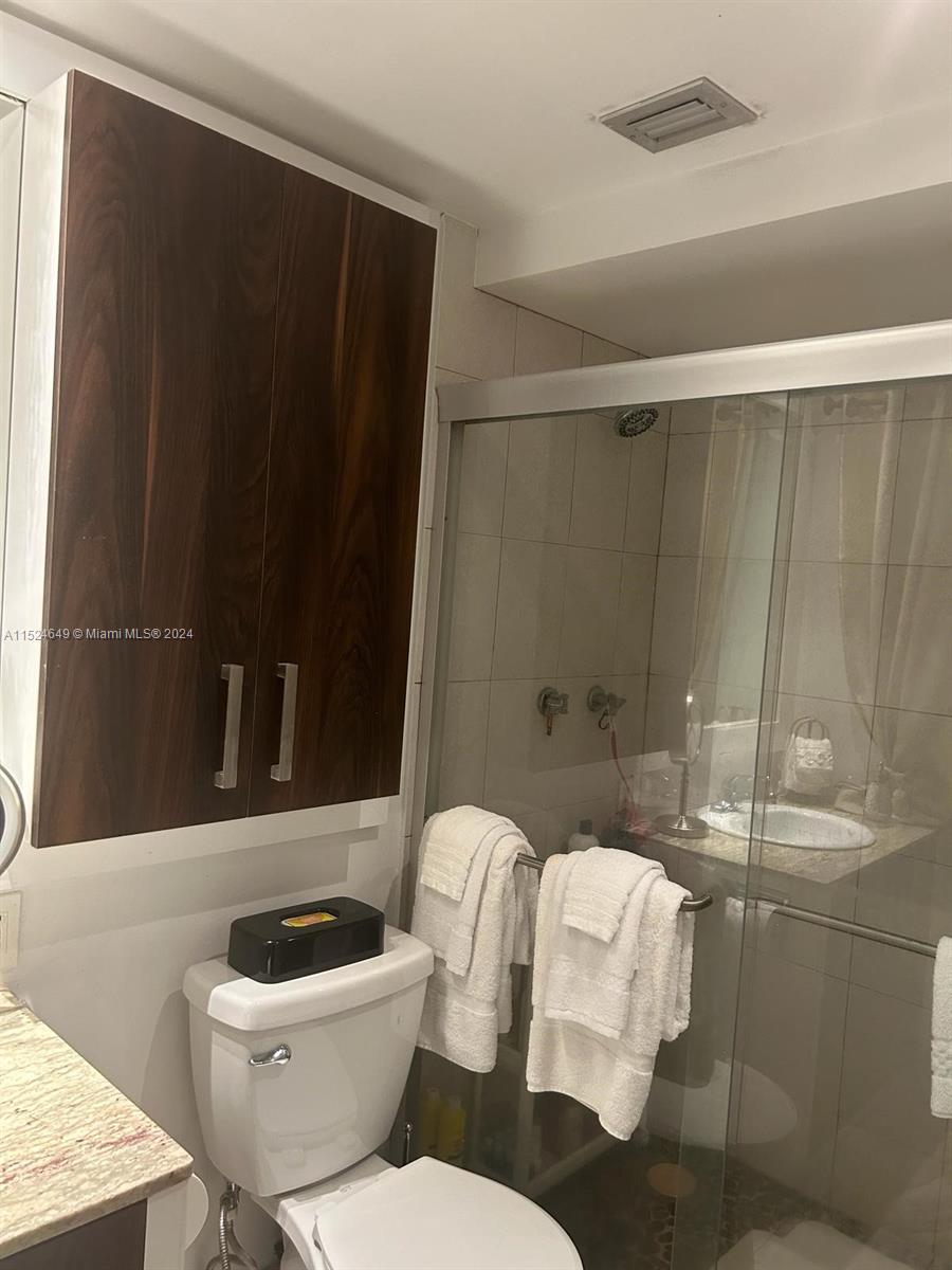 2850 Somerset Dr 410L, Lauderdale Lakes, Florida 33311, 2 Bedrooms Bedrooms, ,2 BathroomsBathrooms,Residential,For Sale,2850 Somerset Dr 410L,A11524649
