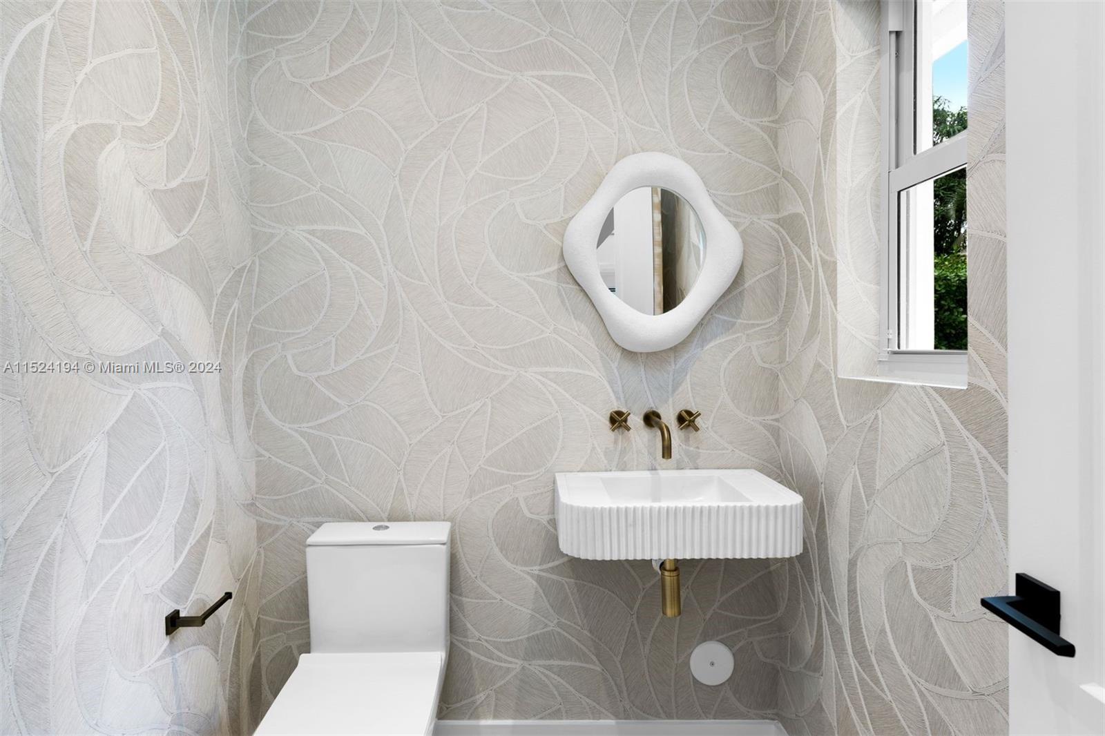 1550 N View Dr, Miami Beach, Florida 33140, 4 Bedrooms Bedrooms, ,4 BathroomsBathrooms,Residentiallease,For Rent,1550 N View Dr,A11524194