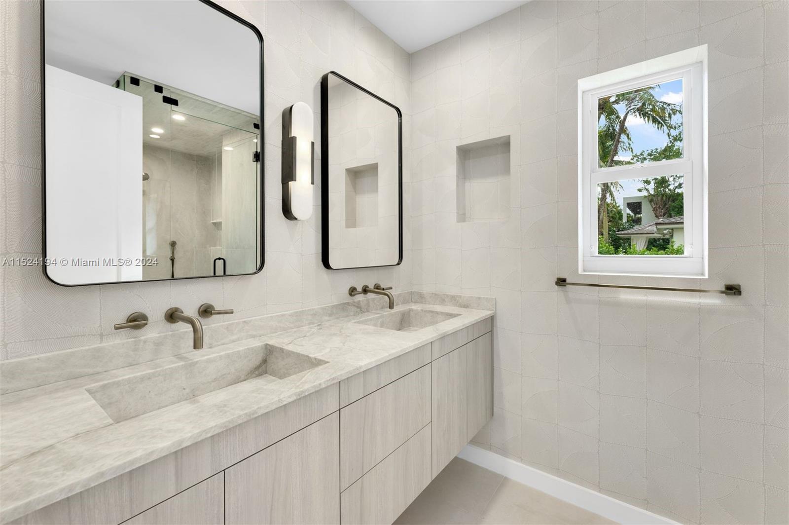 1550 N View Dr, Miami Beach, Florida 33140, 4 Bedrooms Bedrooms, ,4 BathroomsBathrooms,Residentiallease,For Rent,1550 N View Dr,A11524194