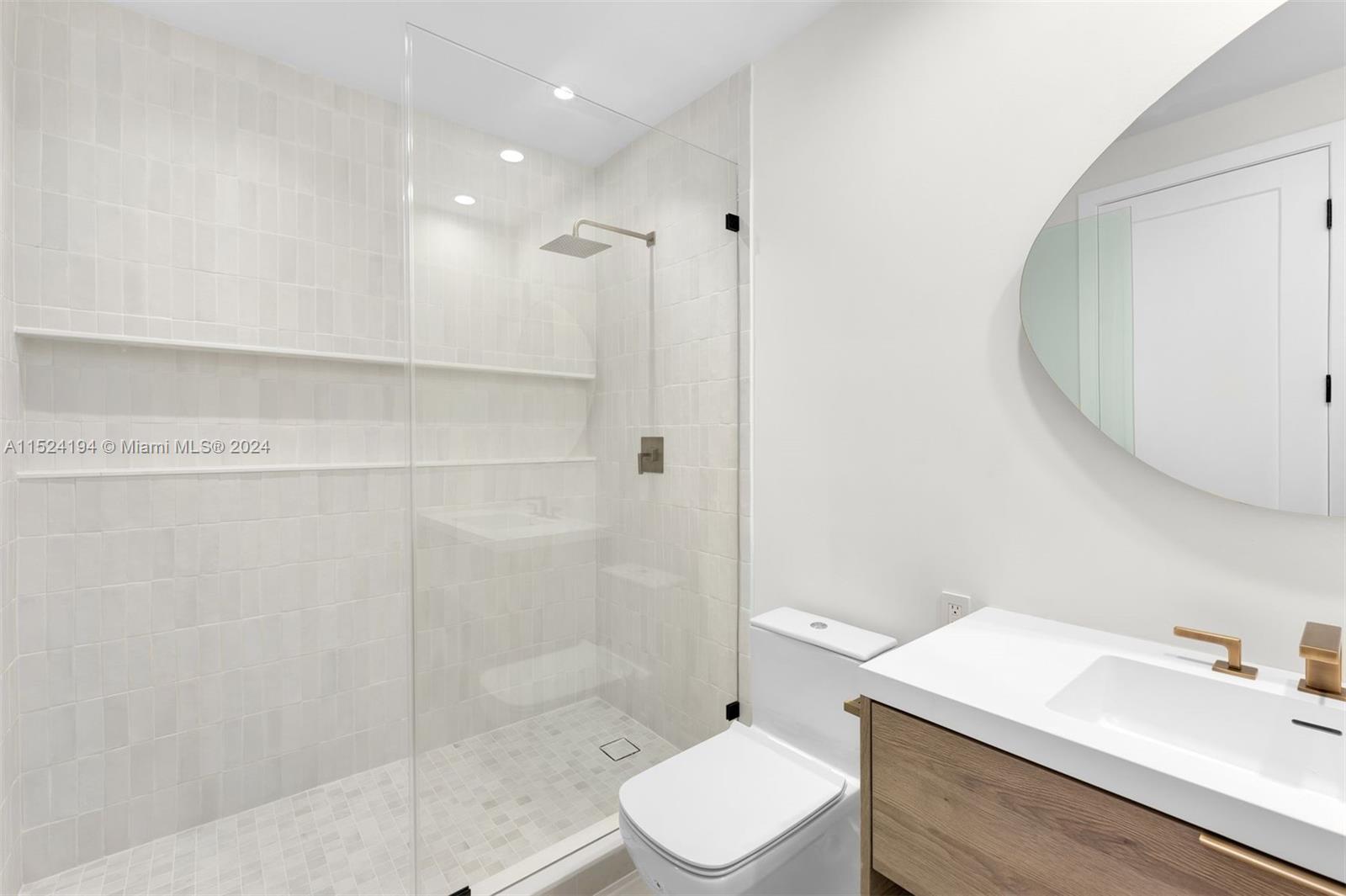 1550 N View Dr, Miami Beach, Florida 33140, 4 Bedrooms Bedrooms, ,4 BathroomsBathrooms,Residentiallease,For Rent,1550 N View Dr,A11524194