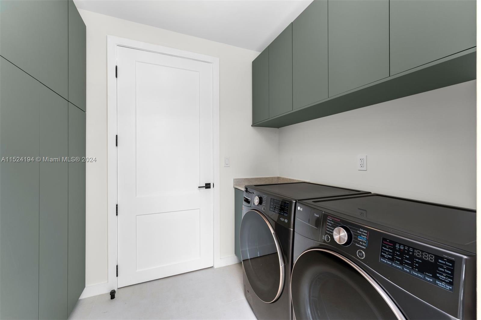 1550 N View Dr, Miami Beach, Florida 33140, 4 Bedrooms Bedrooms, ,4 BathroomsBathrooms,Residentiallease,For Rent,1550 N View Dr,A11524194