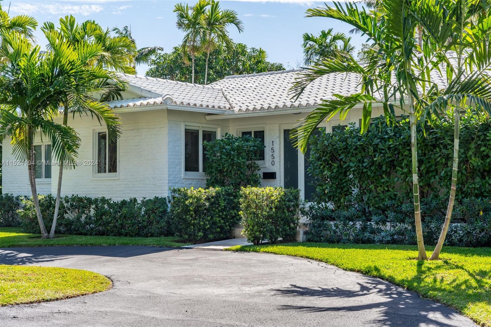 1550 N View Dr, Miami Beach, Florida 33140, 4 Bedrooms Bedrooms, ,4 BathroomsBathrooms,Residentiallease,For Rent,1550 N View Dr,A11524194