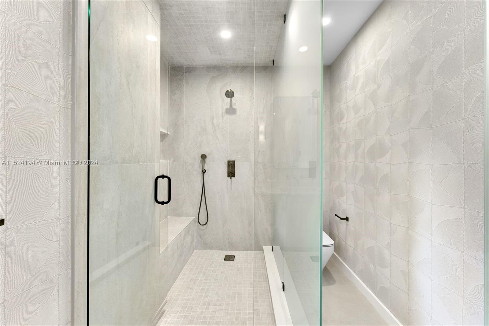 1550 N View Dr, Miami Beach, Florida 33140, 4 Bedrooms Bedrooms, ,4 BathroomsBathrooms,Residentiallease,For Rent,1550 N View Dr,A11524194