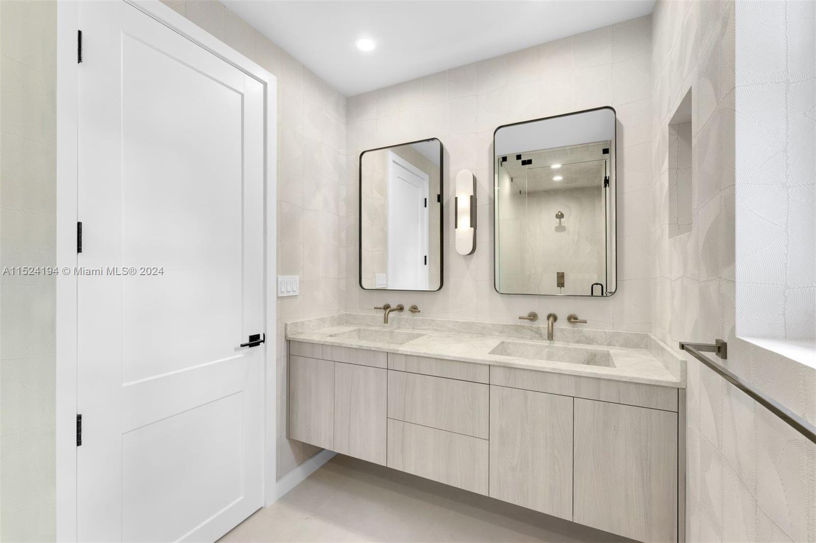 1550 N View Dr, Miami Beach, Florida 33140, 4 Bedrooms Bedrooms, ,4 BathroomsBathrooms,Residentiallease,For Rent,1550 N View Dr,A11524194