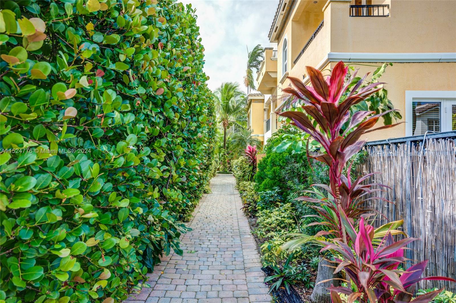 835 16th Ter, Fort Lauderdale, FL, 33304 United States, 4 Bedrooms Bedrooms, ,3 BathroomsBathrooms,Residential,For Sale,16th Ter,A11524776