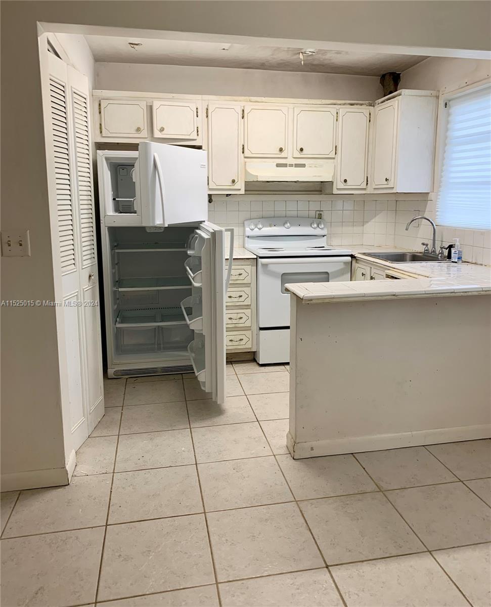 Hollywood, Florida 33021, 1 Bedroom Bedrooms, ,1 BathroomBathrooms,Residential,For Sale,A11525015