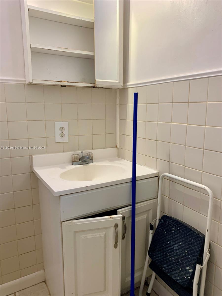 Hollywood, Florida 33021, 1 Bedroom Bedrooms, ,1 BathroomBathrooms,Residential,For Sale,A11525015