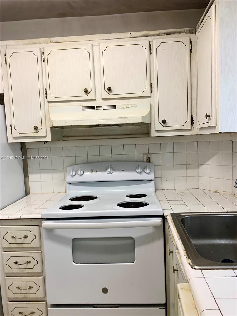 Hollywood, Florida 33021, 1 Bedroom Bedrooms, ,1 BathroomBathrooms,Residential,For Sale,A11525015