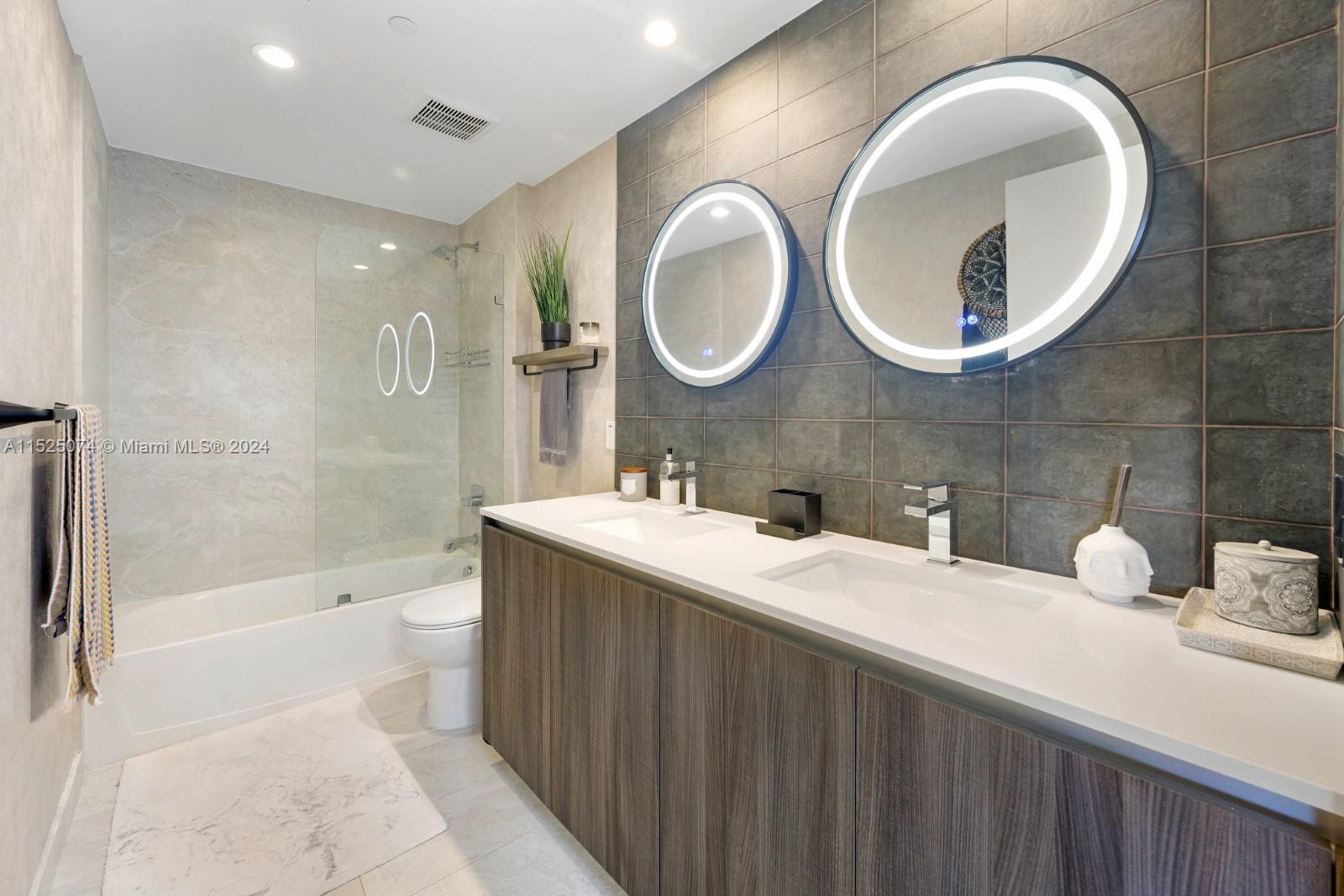 488 NE 18th St 2000, Miami, Florida 33132, 2 Bedrooms Bedrooms, ,2 BathroomsBathrooms,Residentiallease,For Rent,488 NE 18th St 2000,A11525074