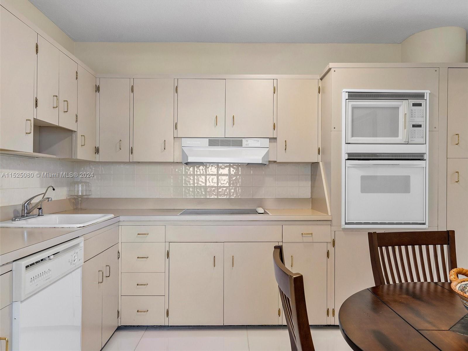 900 Bay Dr 525, Miami Beach, Florida 33141, 2 Bedrooms Bedrooms, ,2 BathroomsBathrooms,Residential,For Sale,900 Bay Dr 525,A11525080