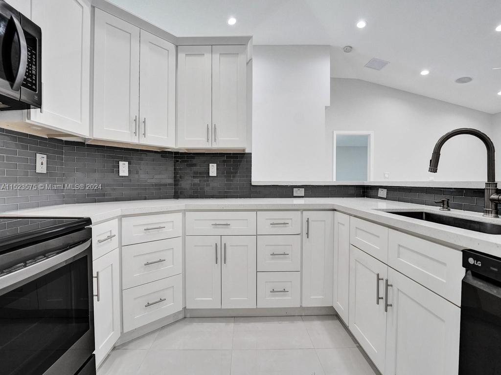 1030 SW 2nd St, Hallandale Beach, Florida 33009, 4 Bedrooms Bedrooms, ,2 BathroomsBathrooms,Residential,For Sale,1030 SW 2nd St,A11523575