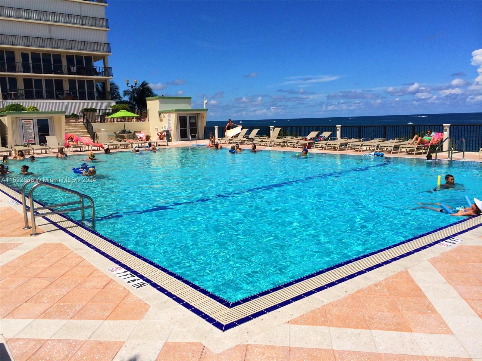 80x50 Infinity, Salt-Water, Heated Pool