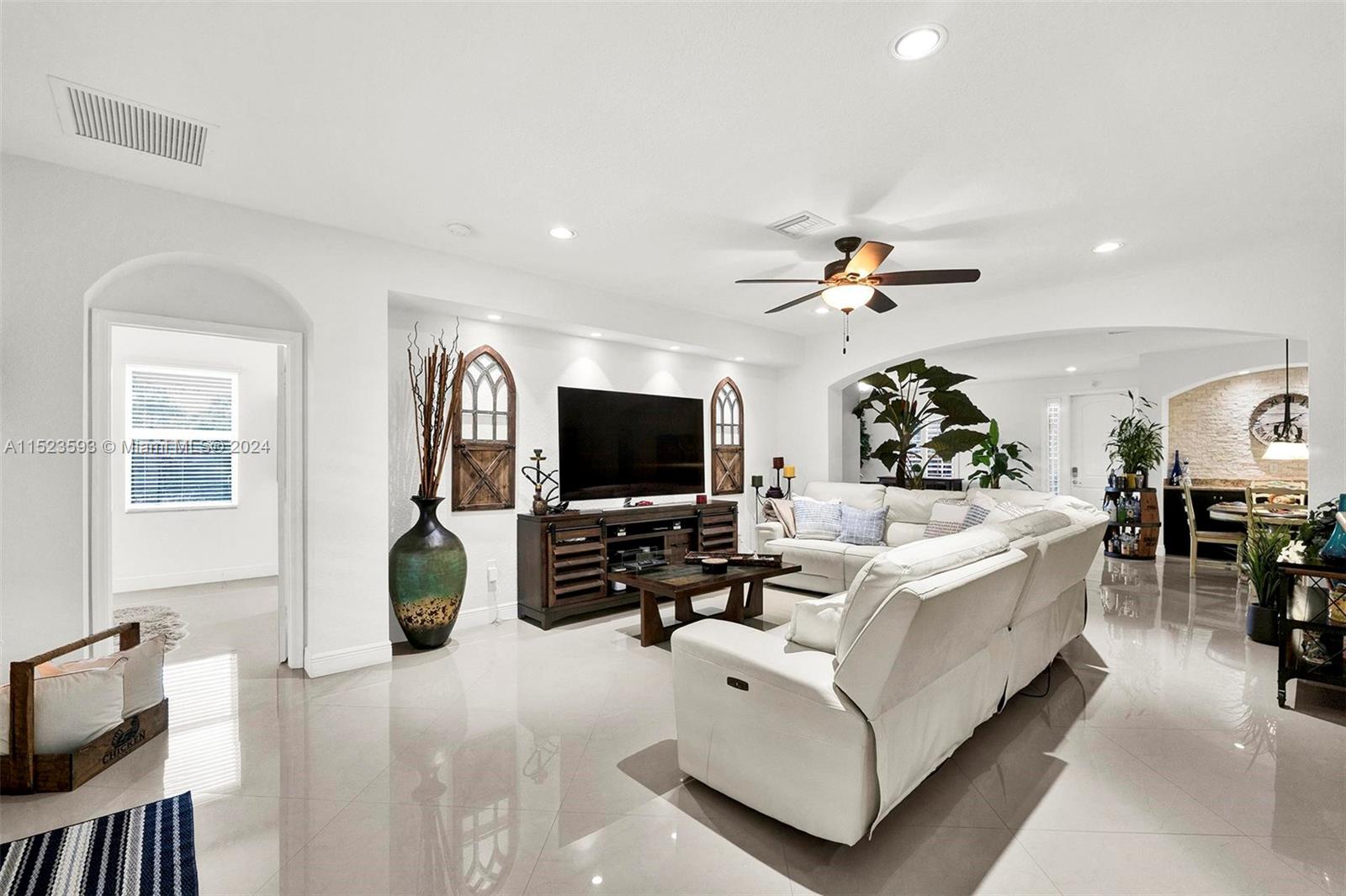 2133 NW 14th Pl, Homestead, Florida 33030, 4 Bedrooms Bedrooms, ,3 BathroomsBathrooms,Residential,For Sale,2133 NW 14th Pl,A11523593