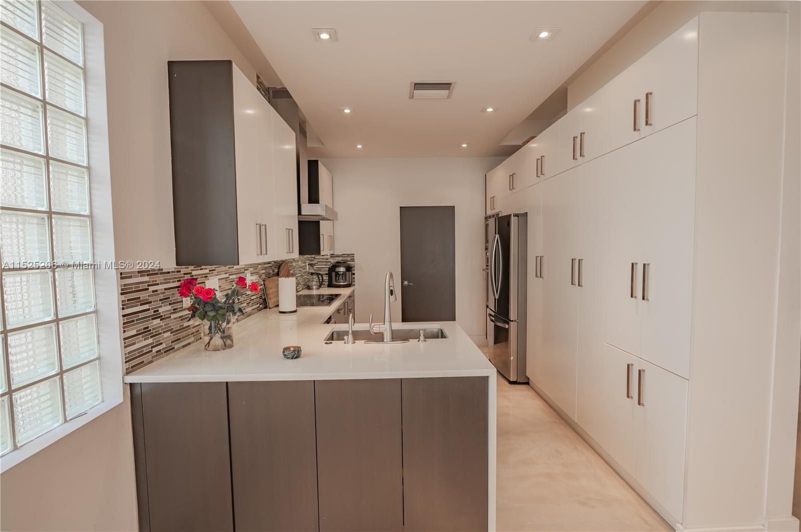 Aventura, Florida 33180, 4 Bedrooms Bedrooms, ,3 BathroomsBathrooms,Residential,For Sale,A11525206