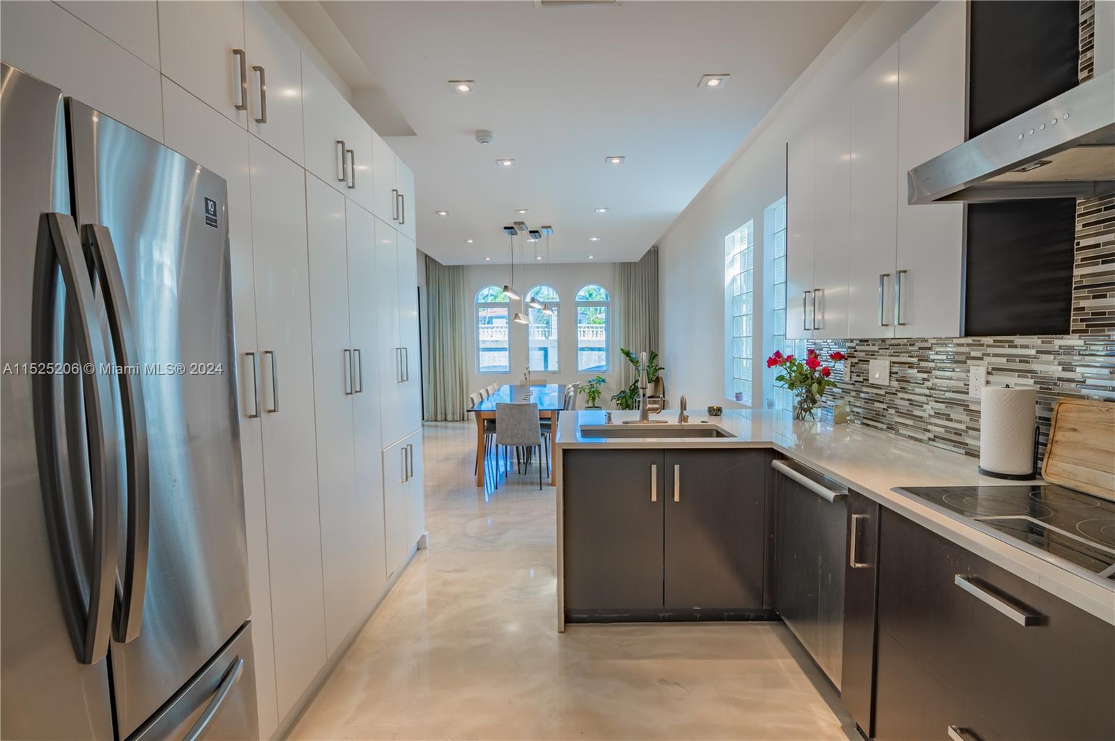 Aventura, Florida 33180, 4 Bedrooms Bedrooms, ,3 BathroomsBathrooms,Residential,For Sale,A11525206