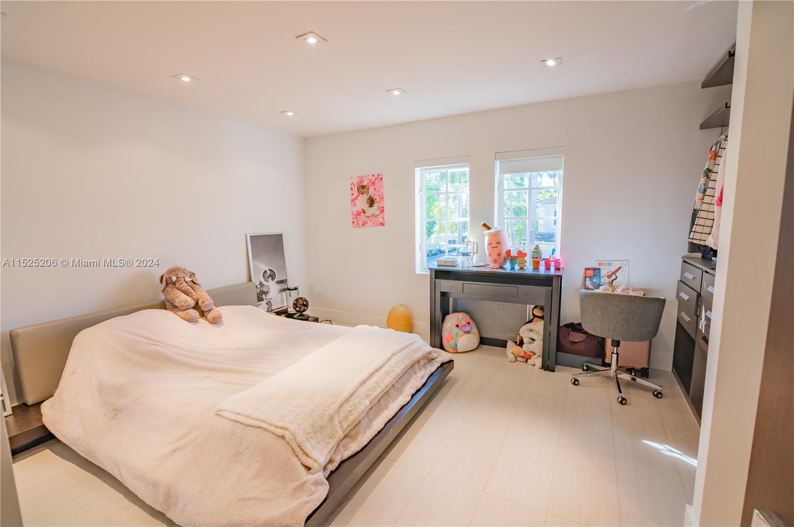 Aventura, Florida 33180, 4 Bedrooms Bedrooms, ,3 BathroomsBathrooms,Residential,For Sale,A11525206