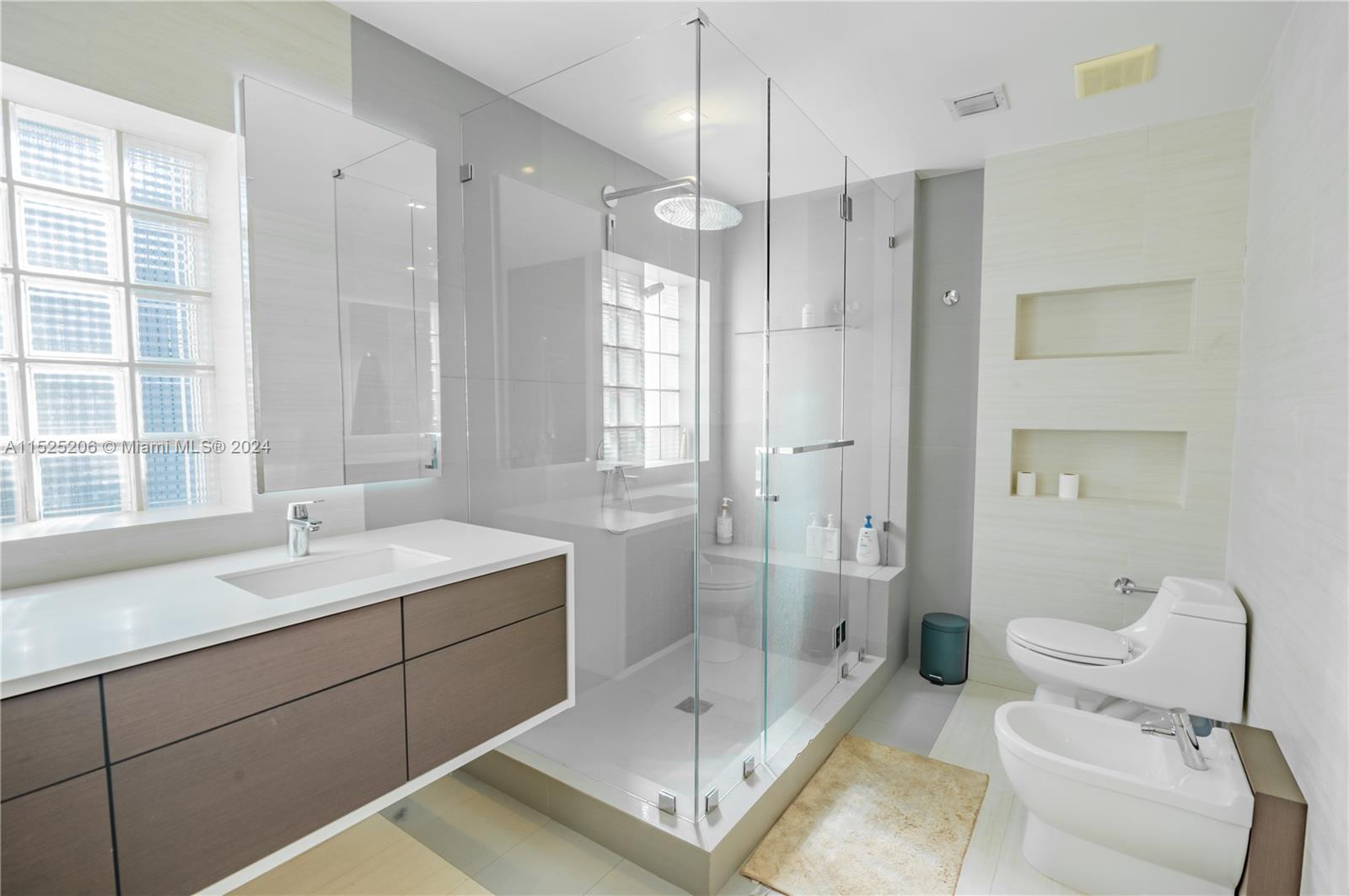 Aventura, Florida 33180, 4 Bedrooms Bedrooms, ,3 BathroomsBathrooms,Residential,For Sale,A11525206