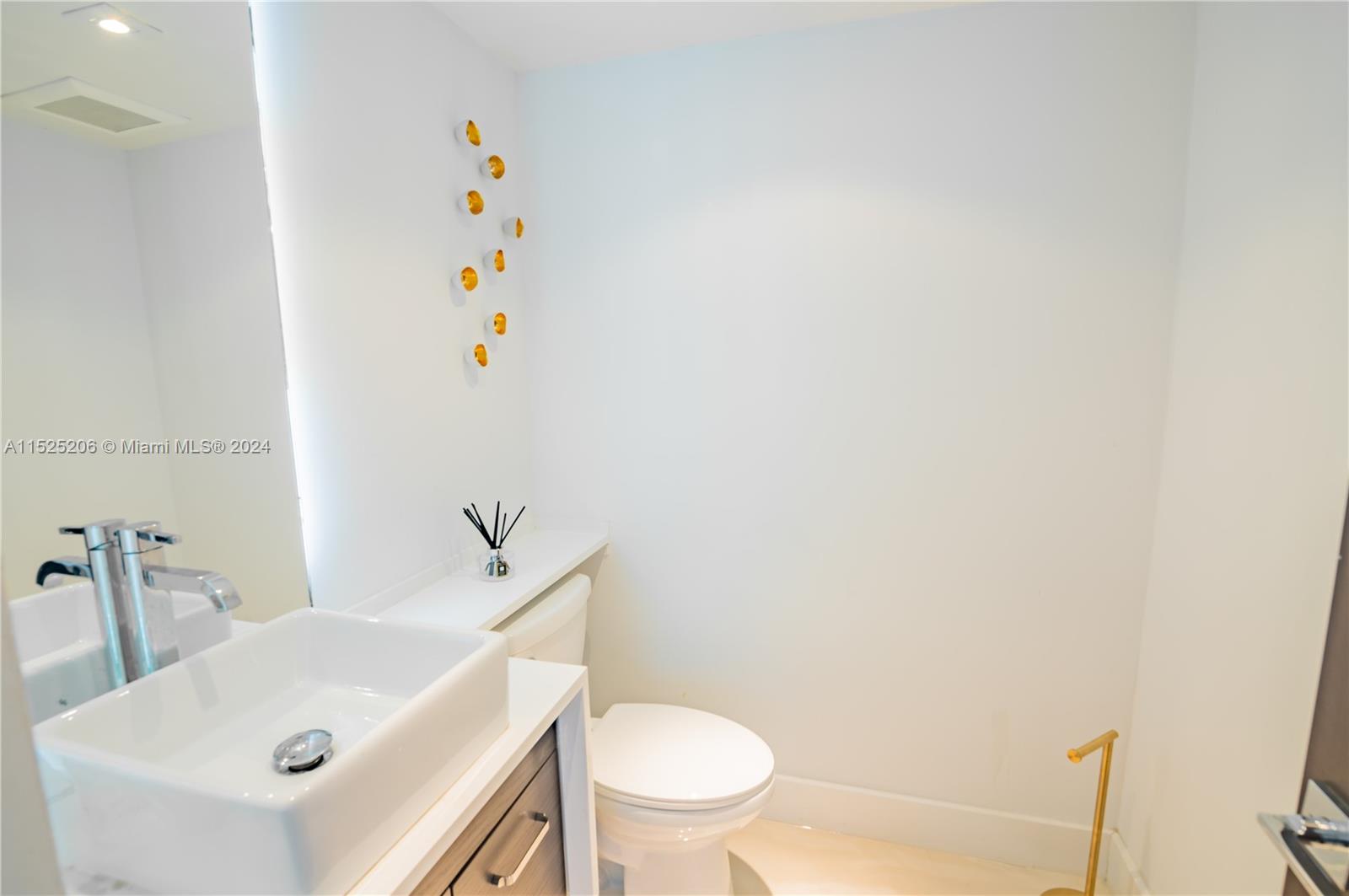 Aventura, Florida 33180, 4 Bedrooms Bedrooms, ,3 BathroomsBathrooms,Residential,For Sale,A11525206