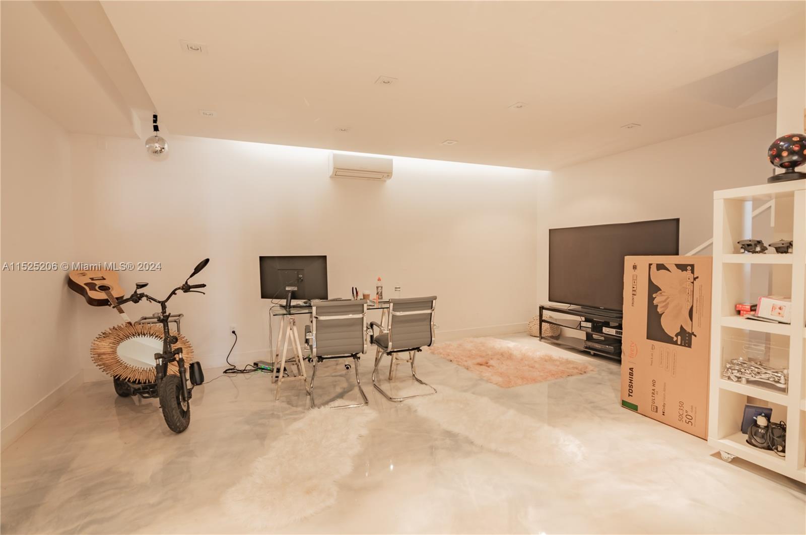 Aventura, Florida 33180, 4 Bedrooms Bedrooms, ,3 BathroomsBathrooms,Residential,For Sale,A11525206