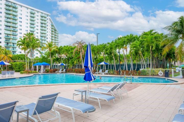 19370 Collins Ave, Sunny Isles Beach, FL, 33160 United States, 3 Bedrooms Bedrooms, ,2 BathroomsBathrooms,Residential,For Sale,Collins Ave,A11525234