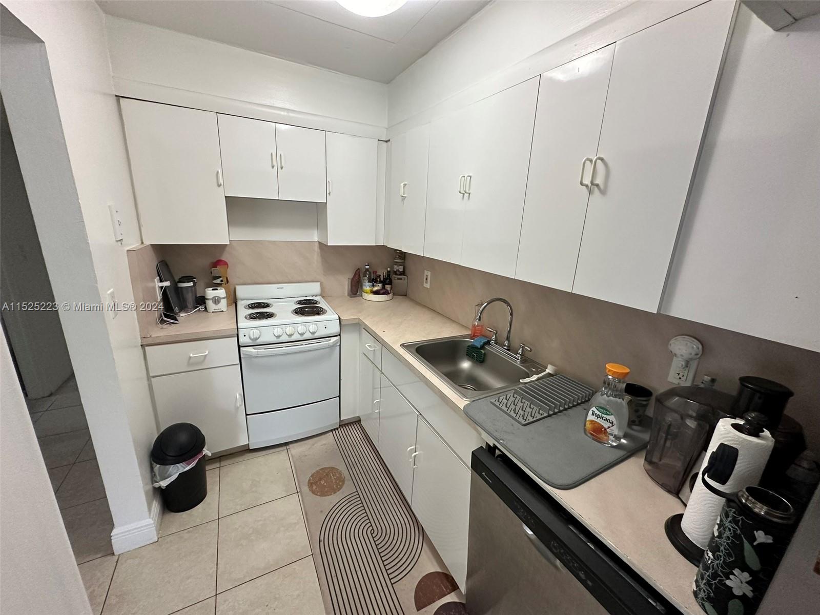 Miami Beach, Florida 33139, 1 Bedroom Bedrooms, ,1 BathroomBathrooms,Residentiallease,For Rent,A11525223