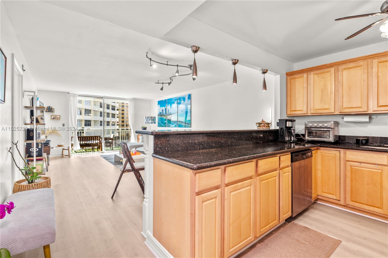 1801 S Ocean Dr 343, Hallandale Beach, Florida 33009, 1 Bedroom Bedrooms, ,1 BathroomBathrooms,Residential,For Sale,1801 S Ocean Dr 343,A11525239