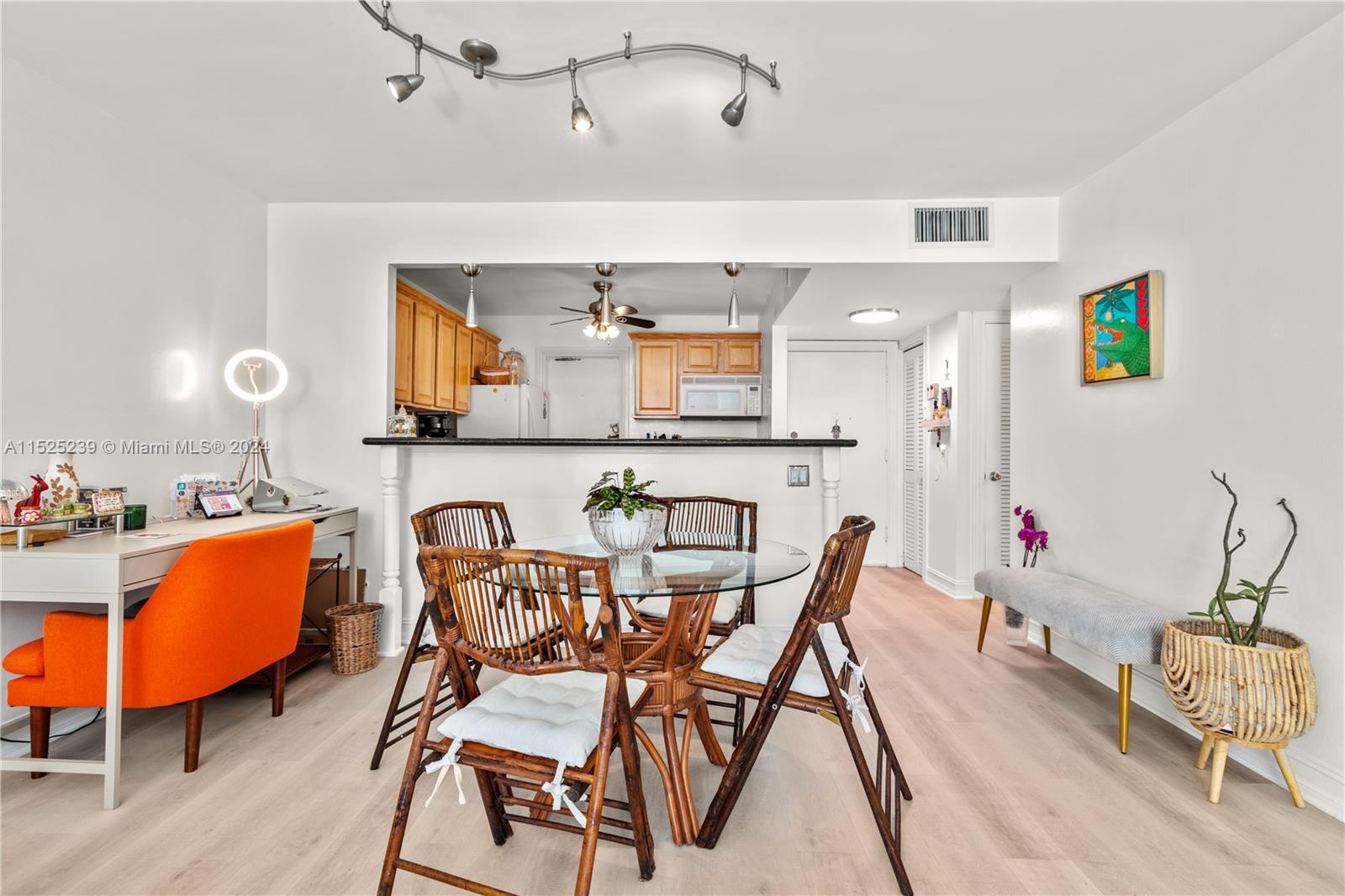 1801 S Ocean Dr 343, Hallandale Beach, Florida 33009, 1 Bedroom Bedrooms, ,1 BathroomBathrooms,Residential,For Sale,1801 S Ocean Dr 343,A11525239