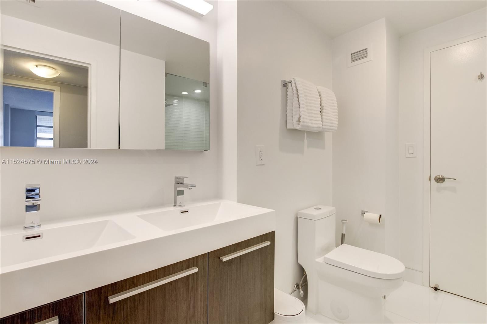 800 West Ave 408, Miami Beach, Florida 33139, 1 Bedroom Bedrooms, ,1 BathroomBathrooms,Residential,For Sale,800 West Ave 408,A11524575