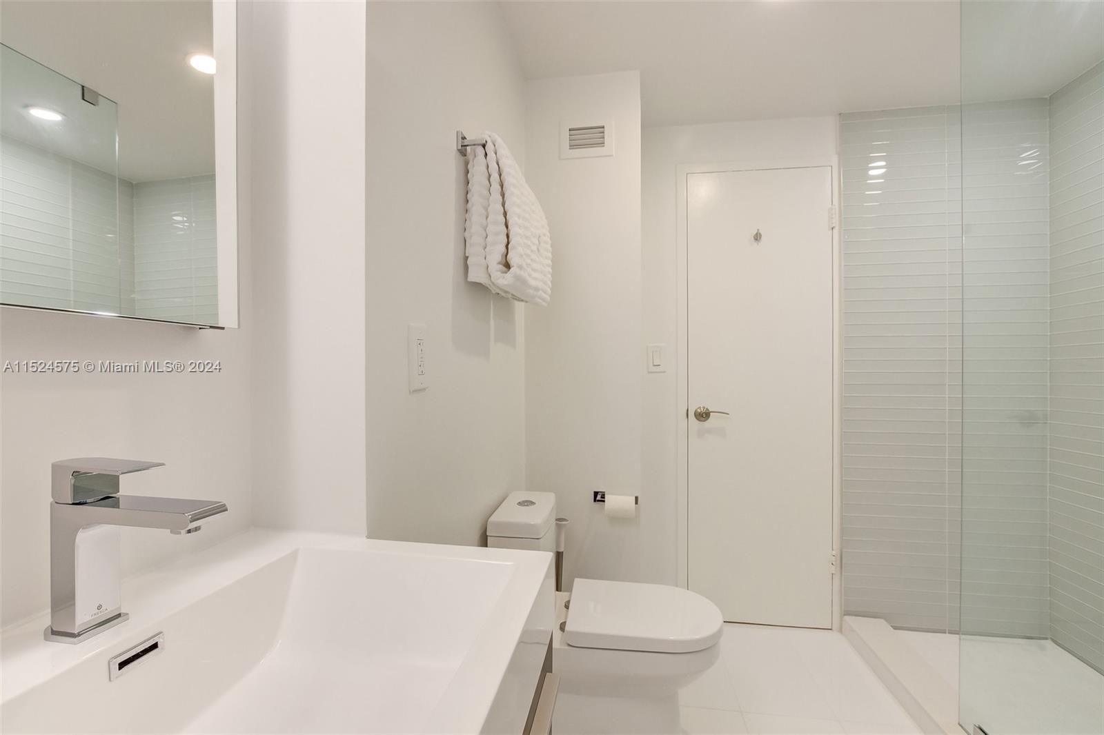 800 West Ave 408, Miami Beach, Florida 33139, 1 Bedroom Bedrooms, ,1 BathroomBathrooms,Residential,For Sale,800 West Ave 408,A11524575