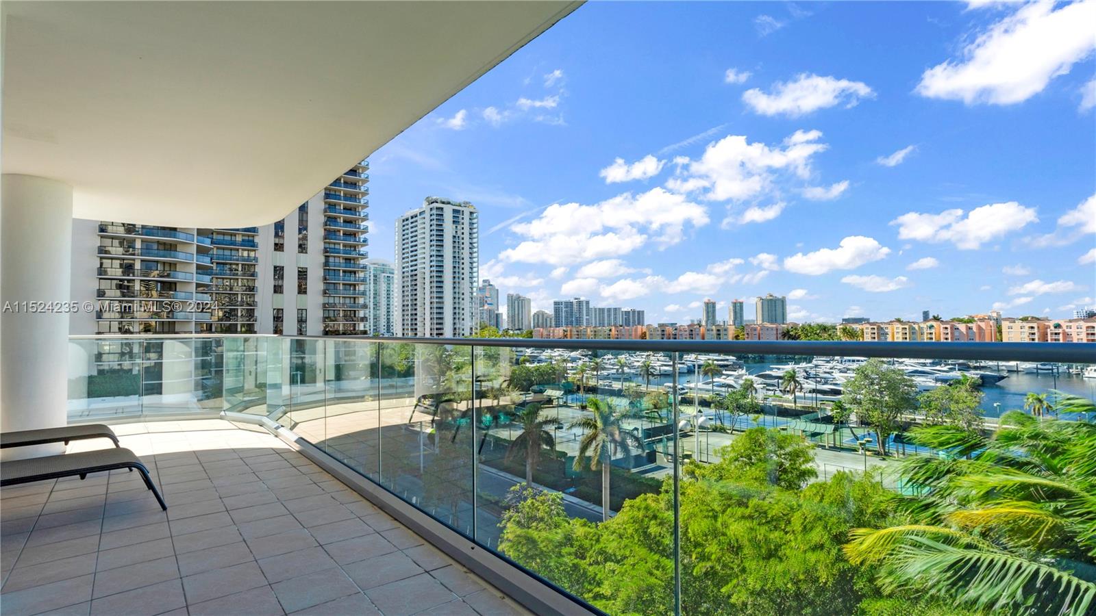 19707  Turnberry Way #7D For Sale A11524235, FL
