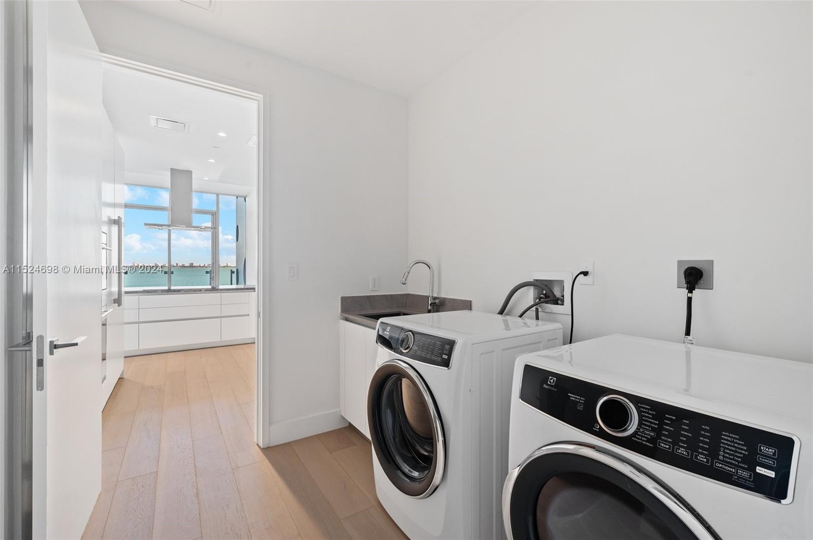 700 NE 26th Terrace 402, Miami, Florida 33137, 6 Bedrooms Bedrooms, ,6 BathroomsBathrooms,Residential,For Sale,700 NE 26th Terrace 402,A11524698