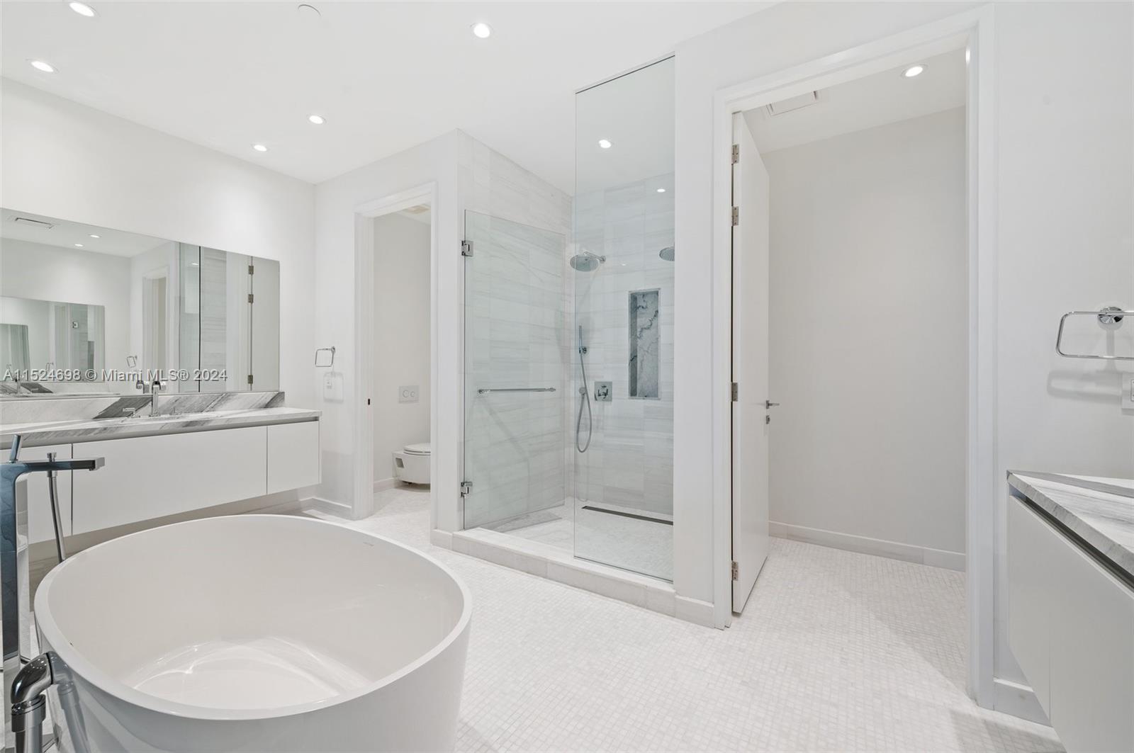 700 NE 26th Terrace 402, Miami, Florida 33137, 6 Bedrooms Bedrooms, ,6 BathroomsBathrooms,Residential,For Sale,700 NE 26th Terrace 402,A11524698