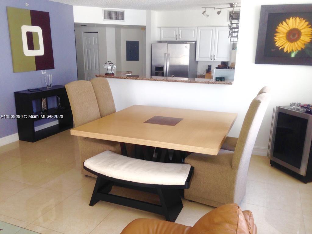 Miami, Florida 33131, 2 Bedrooms Bedrooms, ,2 BathroomsBathrooms,Residentiallease,For Rent,A11525283