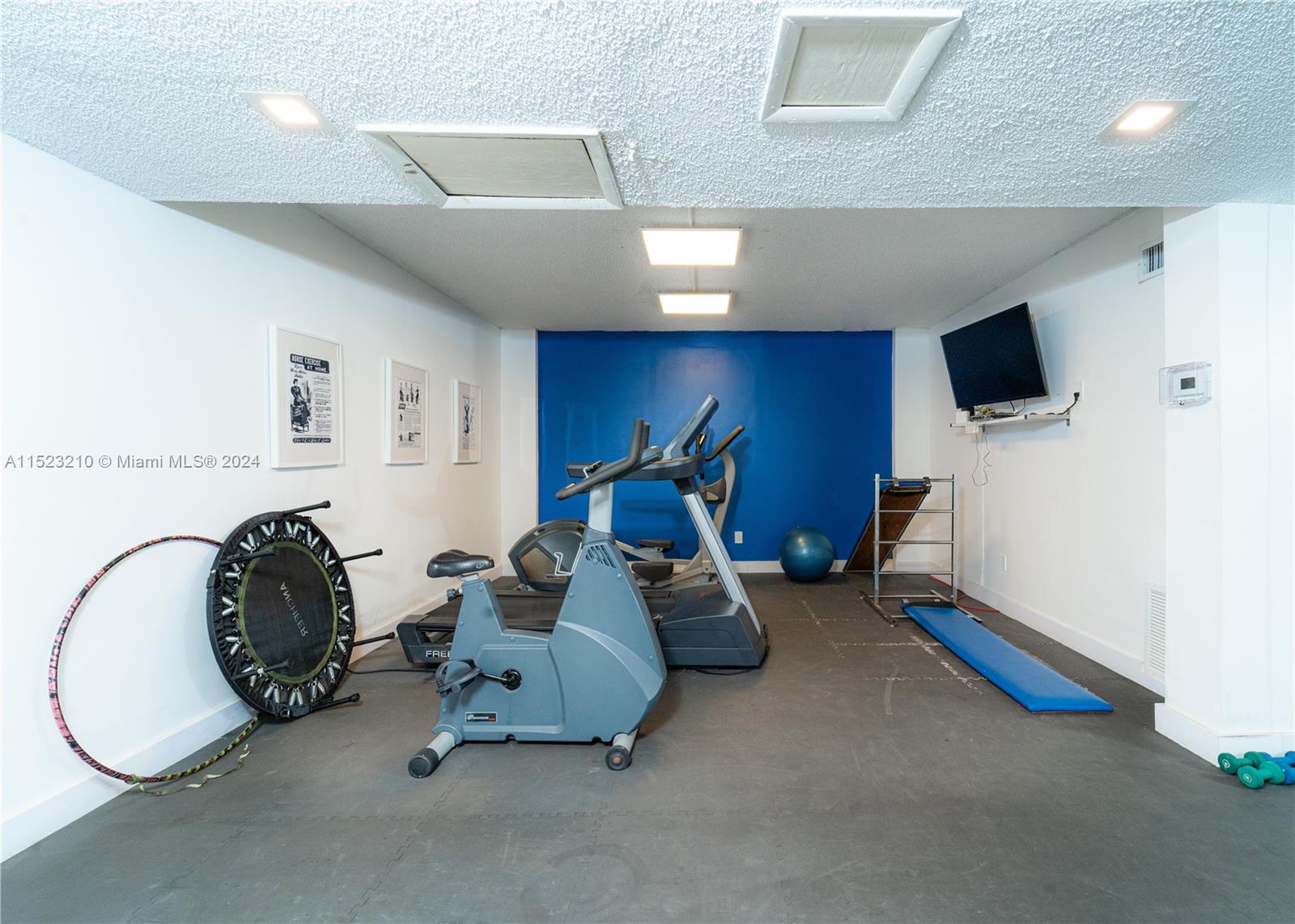 16558 NE 26th Ave 2A, North Miami Beach, Florida 33160, 2 Bedrooms Bedrooms, ,2 BathroomsBathrooms,Residential,For Sale,16558 NE 26th Ave 2A,A11523210