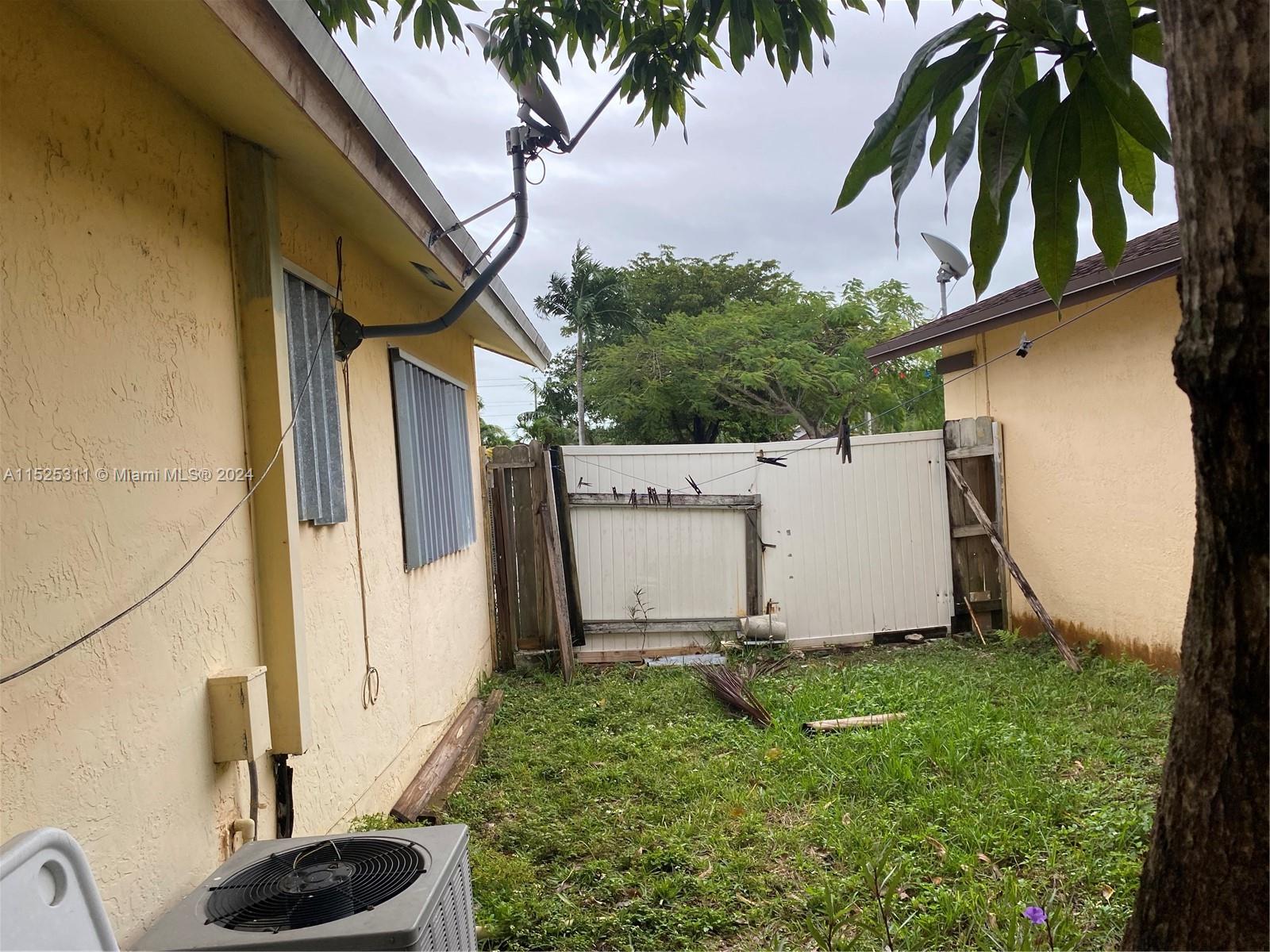 11289 155th Ln, Miami, FL, 33157 United States, 2 Bedrooms Bedrooms, ,2 BathroomsBathrooms,Residential,For Sale,155th Ln,A11525311