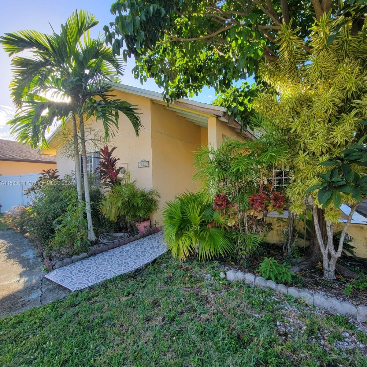 11289 155th Ln, Miami, FL, 33157 United States, 2 Bedrooms Bedrooms, ,2 BathroomsBathrooms,Residential,For Sale,155th Ln,A11525311