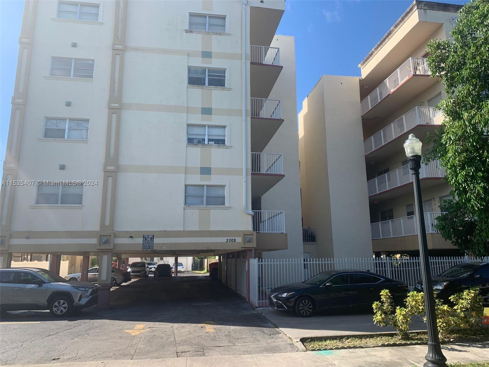 2008 Jackson St C5, Hollywood, Florida 33020, 2 Bedrooms Bedrooms, ,1 BathroomBathrooms,Residentiallease,For Rent,2008 Jackson St C5,A11525407