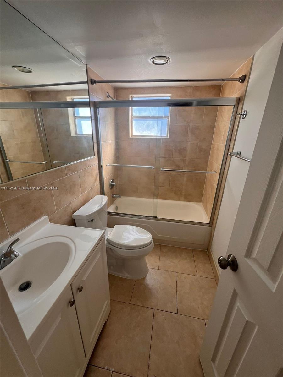 2008 Jackson St C5, Hollywood, Florida 33020, 2 Bedrooms Bedrooms, ,1 BathroomBathrooms,Residentiallease,For Rent,2008 Jackson St C5,A11525407