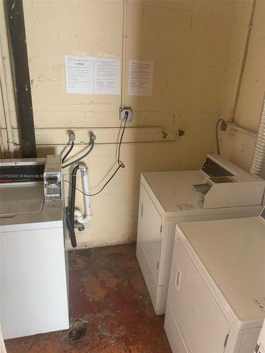 2008 Jackson St C5, Hollywood, Florida 33020, 2 Bedrooms Bedrooms, ,1 BathroomBathrooms,Residentiallease,For Rent,2008 Jackson St C5,A11525407