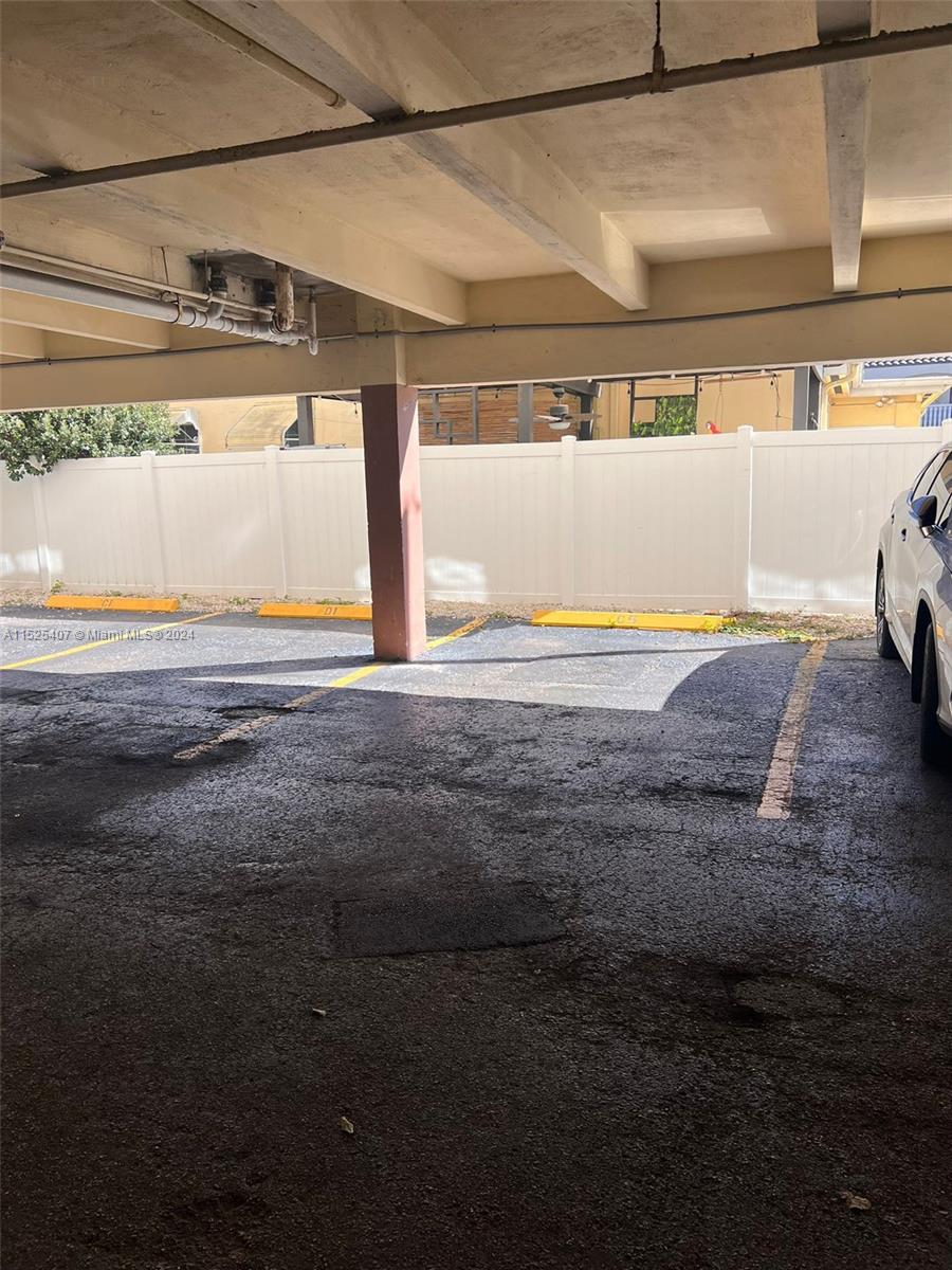 2008 Jackson St C5, Hollywood, Florida 33020, 2 Bedrooms Bedrooms, ,1 BathroomBathrooms,Residentiallease,For Rent,2008 Jackson St C5,A11525407