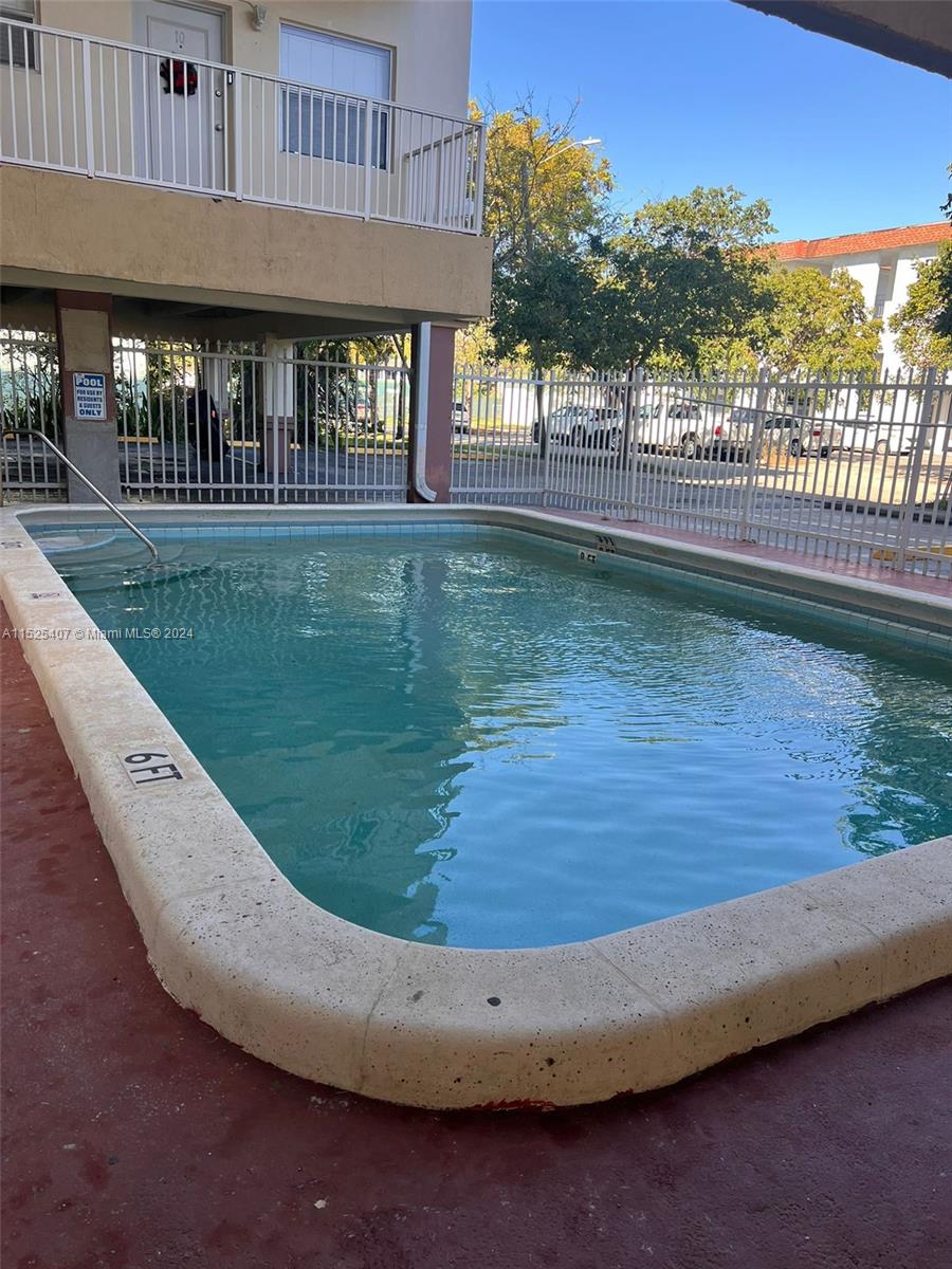 2008 Jackson St C5, Hollywood, Florida 33020, 2 Bedrooms Bedrooms, ,1 BathroomBathrooms,Residentiallease,For Rent,2008 Jackson St C5,A11525407