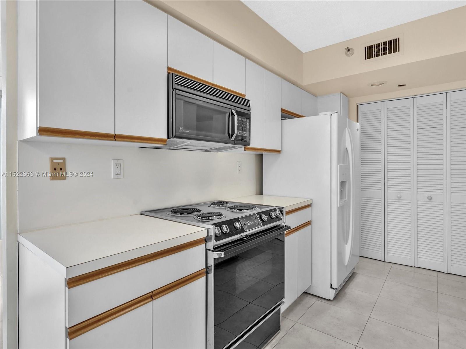 19195 NE 36th Ct 1706, Aventura, Florida 33180, 3 Bedrooms Bedrooms, ,3 BathroomsBathrooms,Residentiallease,For Rent,19195 NE 36th Ct 1706,A11522663